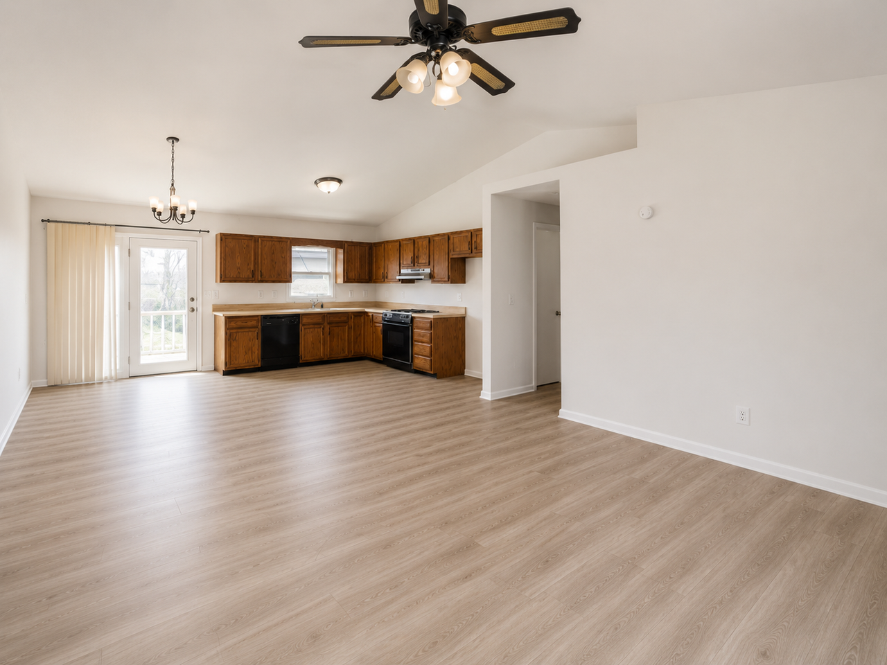 109 Lanford Dr - Photo 4 of 5