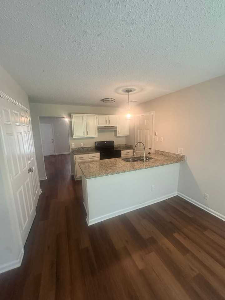 4567 Addington Dr - Photo 2 of 9