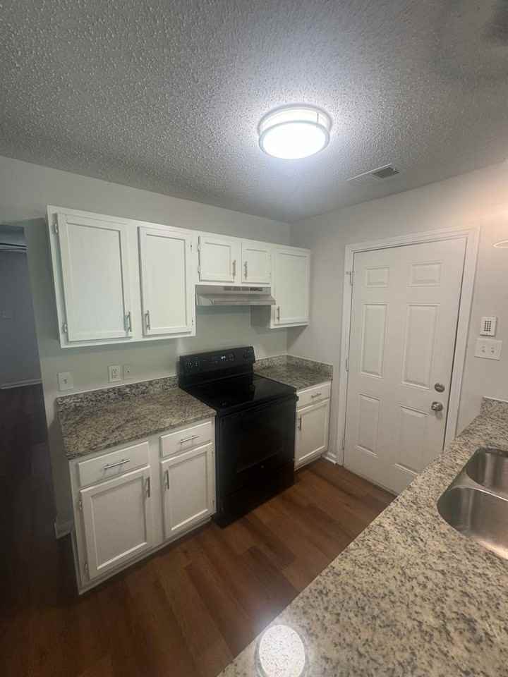 4567 Addington Dr - Photo 3 of 9