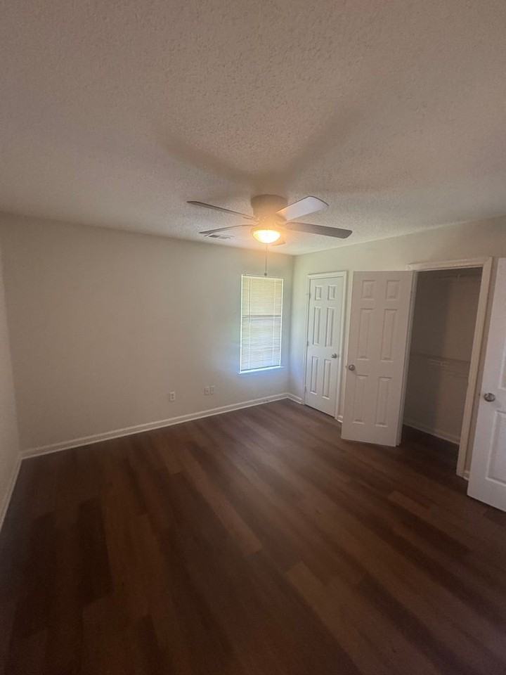 4567 Addington Dr - Photo 5 of 9