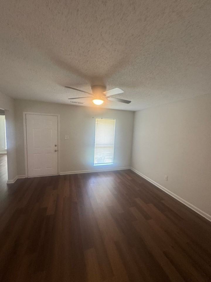 4567 Addington Dr - Photo 6 of 9