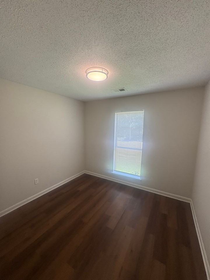 4567 Addington Dr - Photo 7 of 9