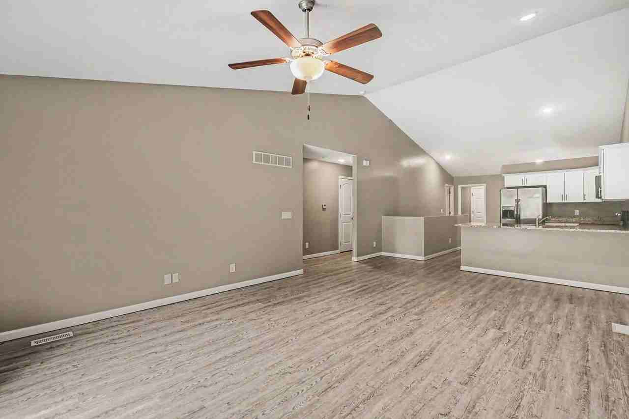 1051 N 170th Ave - Photo 2 of 17
