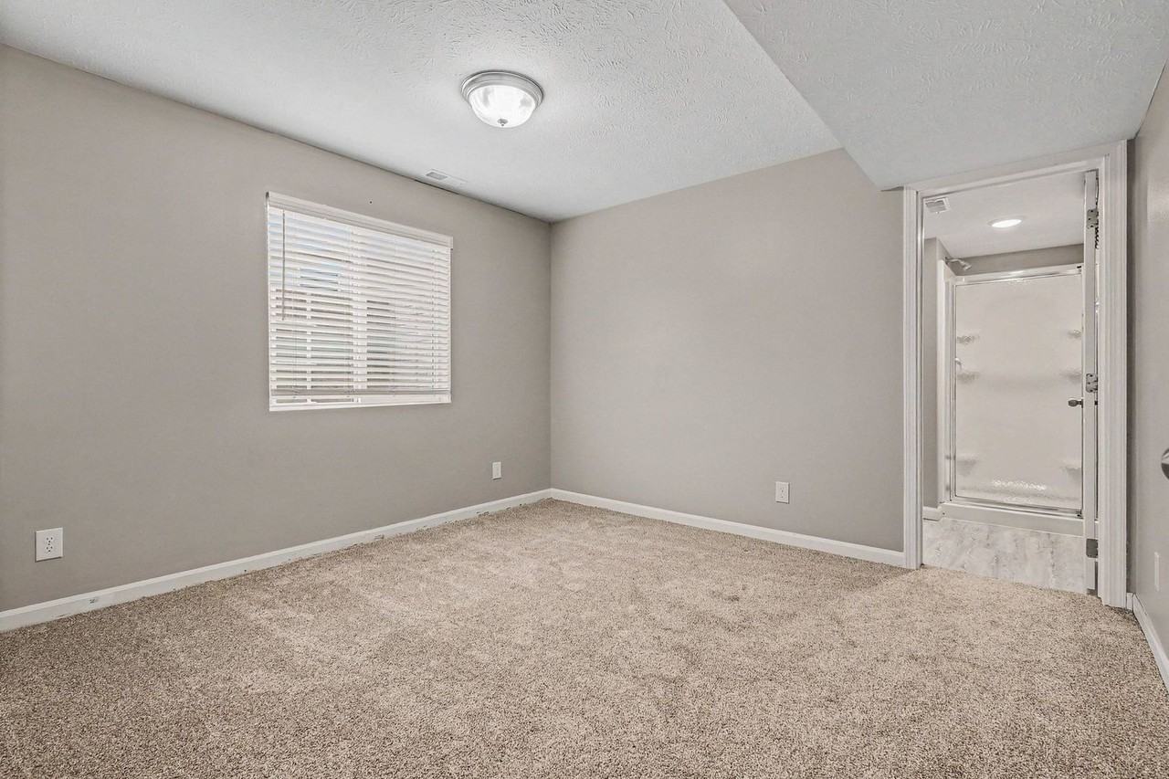 1051 N 170th Ave - Photo 5 of 17