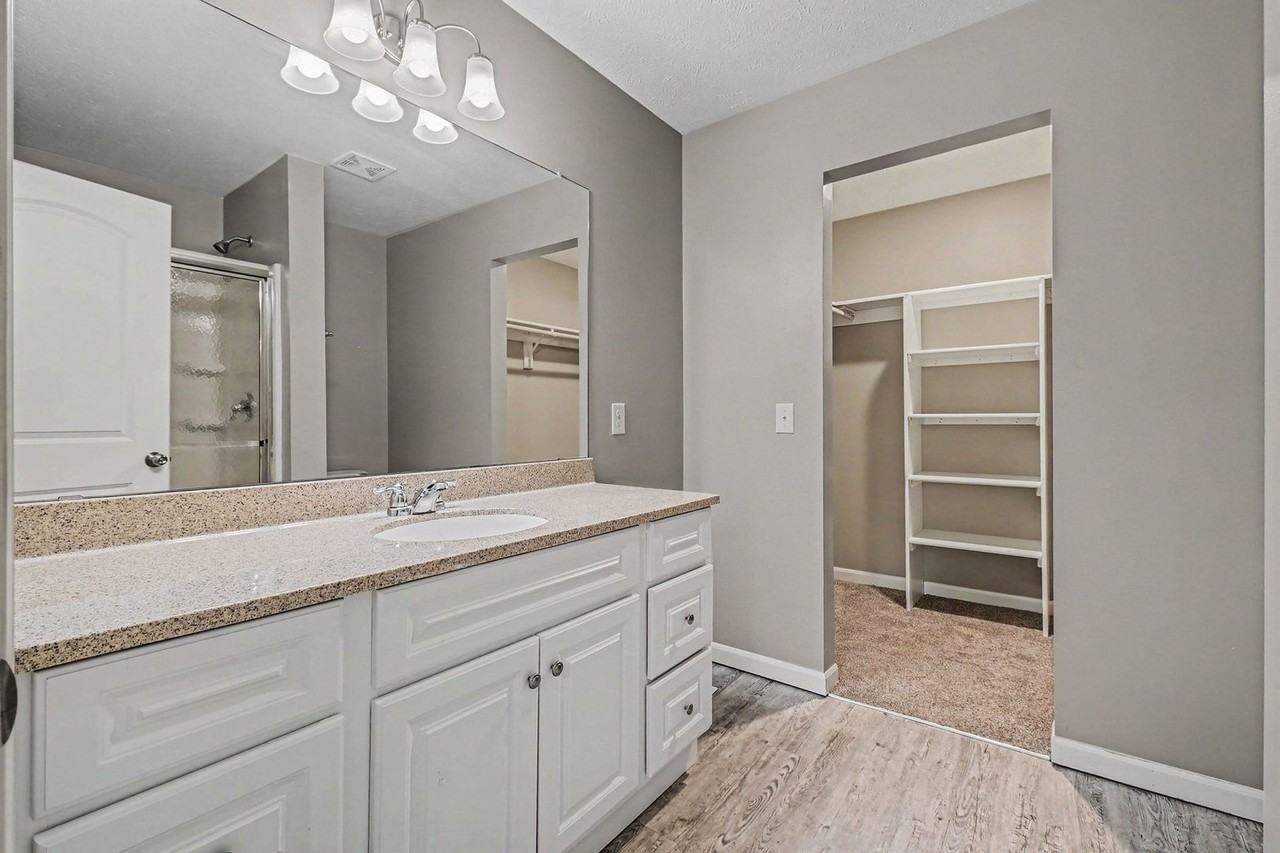 1051 N 170th Ave - Photo 6 of 17