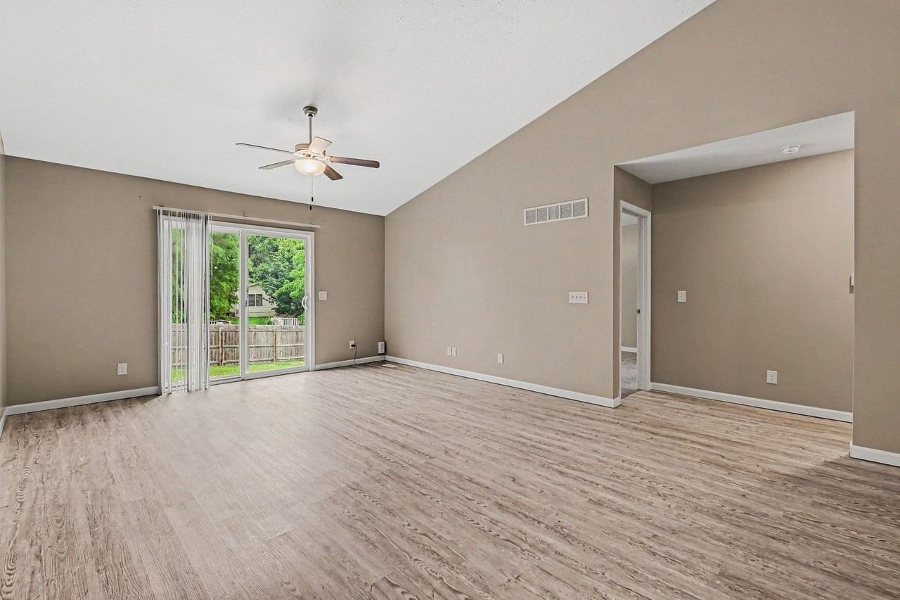 1051 N 170th Ave - Photo 7 of 17