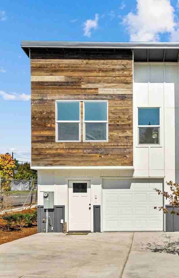 2922 Ne 137th Way - Photo 2 of 24