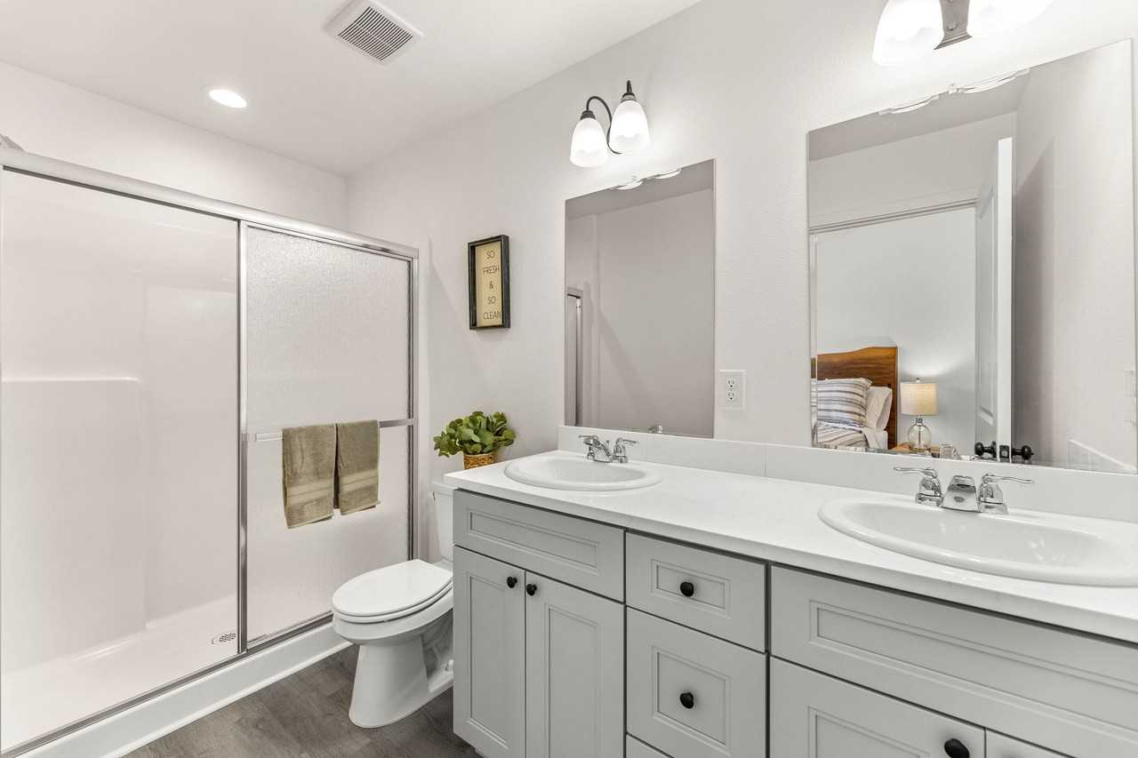 2922 Ne 137th Way - Photo 3 of 24