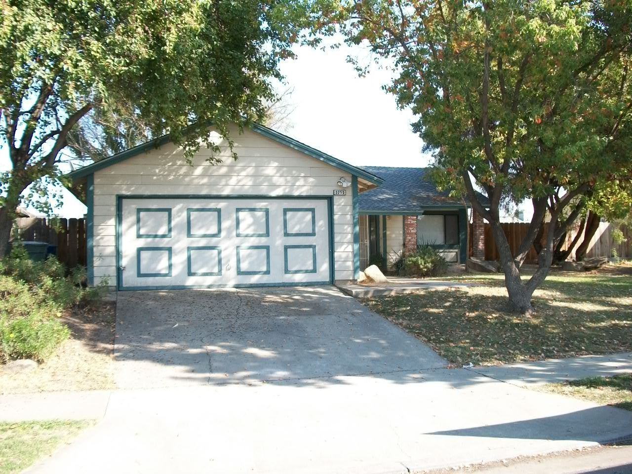 3250 Austin Ave - Photo 6 of 13