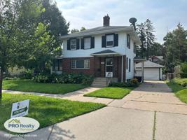 featured image of 954 Ivy Ave E