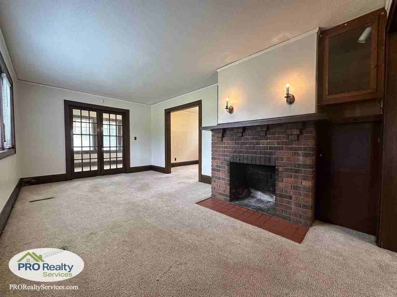 954 Ivy Ave E - Photo 3 of 27