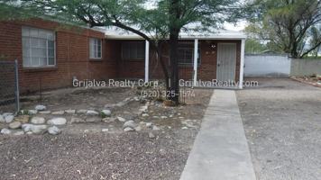 featured image of 4641 E 18th St