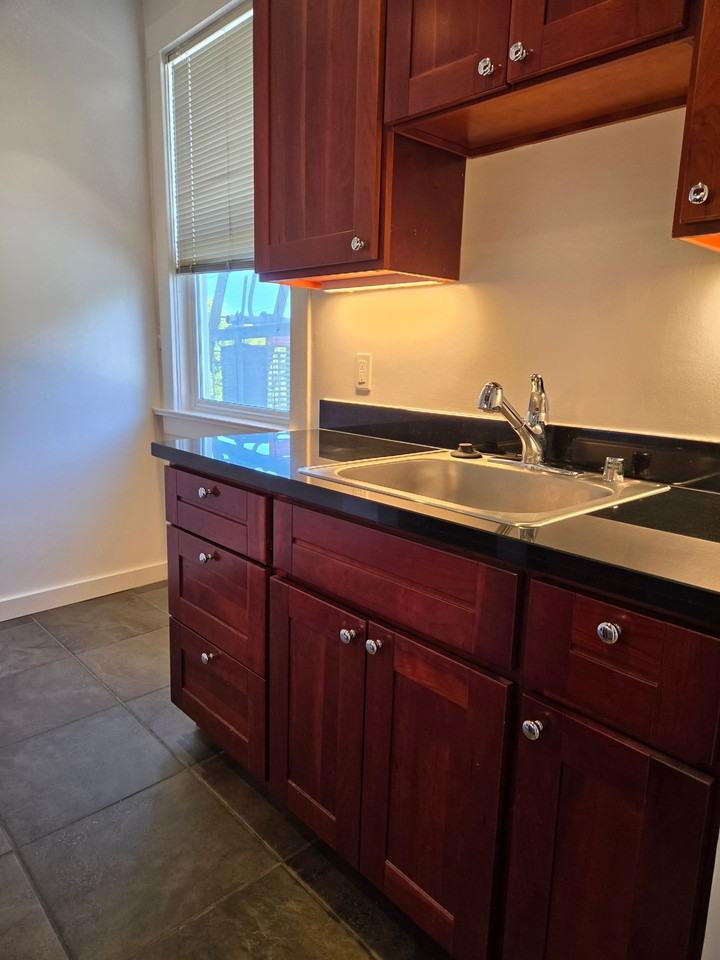 1201 Green Street - Photo 2 of 13