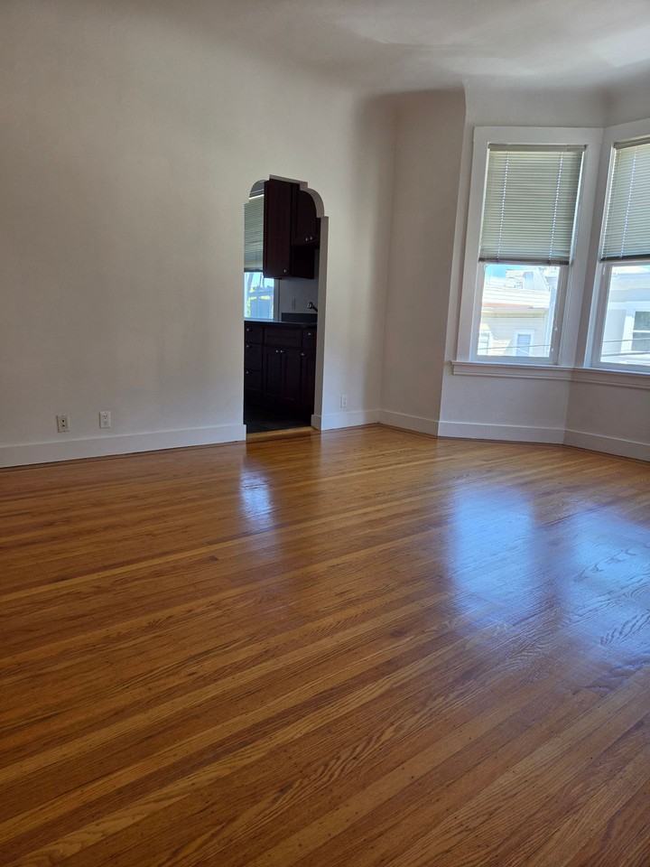 1201 Green Street - Photo 4 of 13