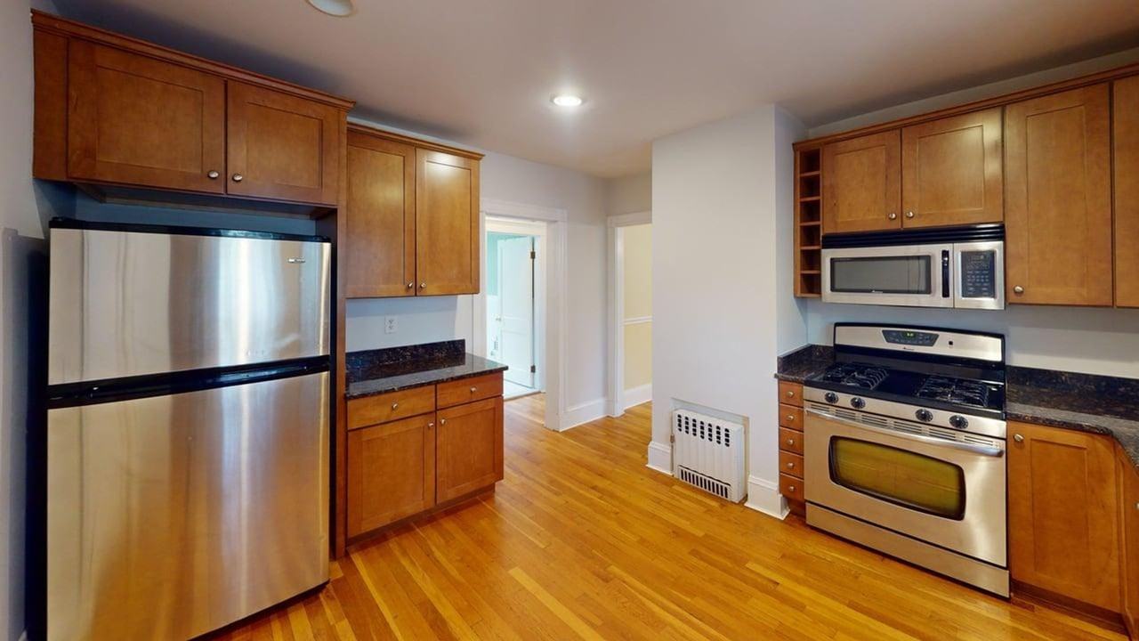 189 Wordsworth St - Photo 2 of 14