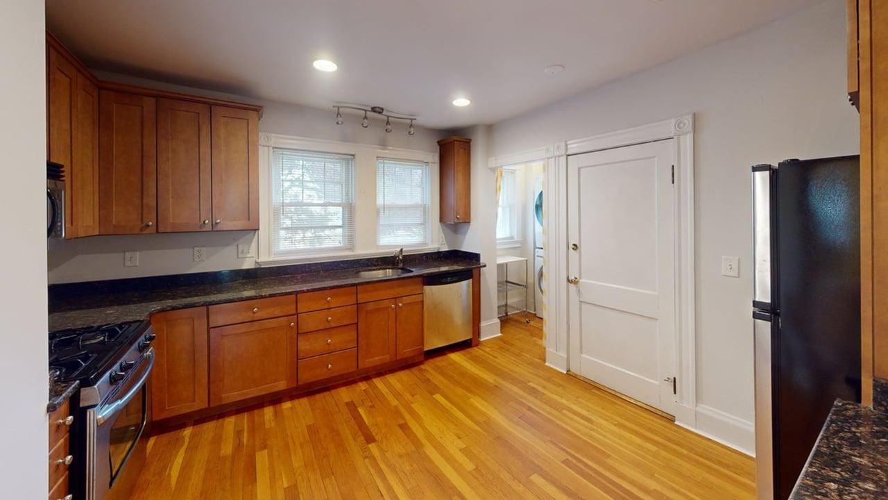189 Wordsworth St - Photo 3 of 14