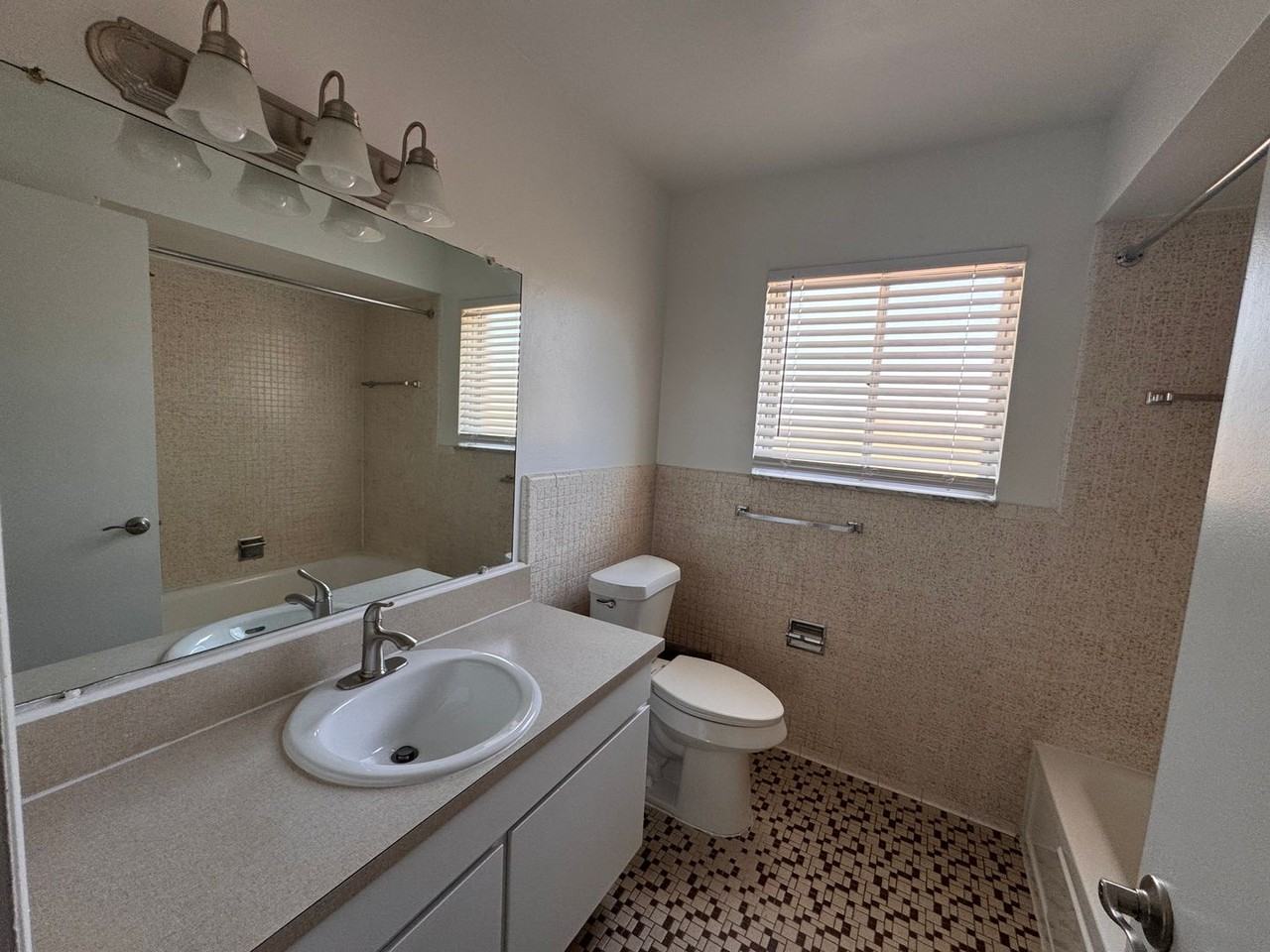 Vester Apartments - Photo 5 of 18