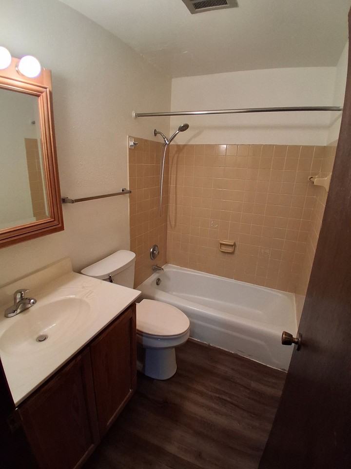 Clark Street Apartments - Photo 6 of 10