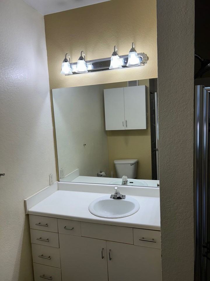 860 N Orange Ave - Photo 6 of 6