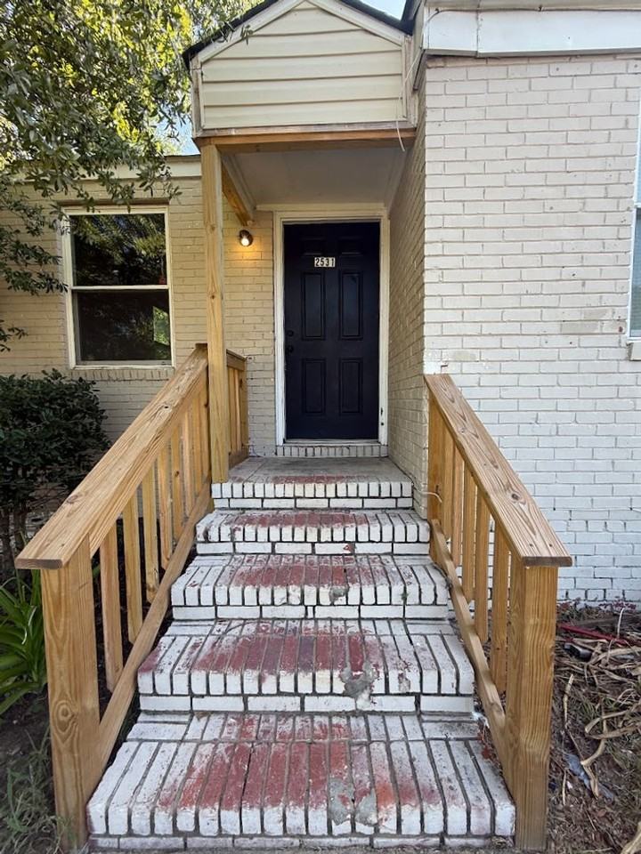 2531 Miles St - Photo 2 of 22