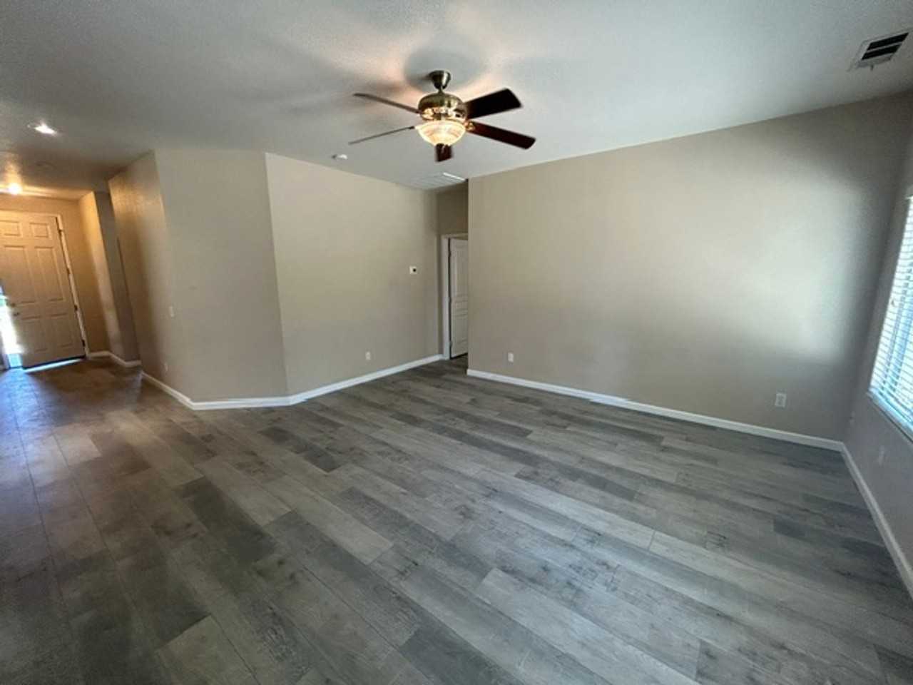 814 W James Ct - Photo 2 of 18