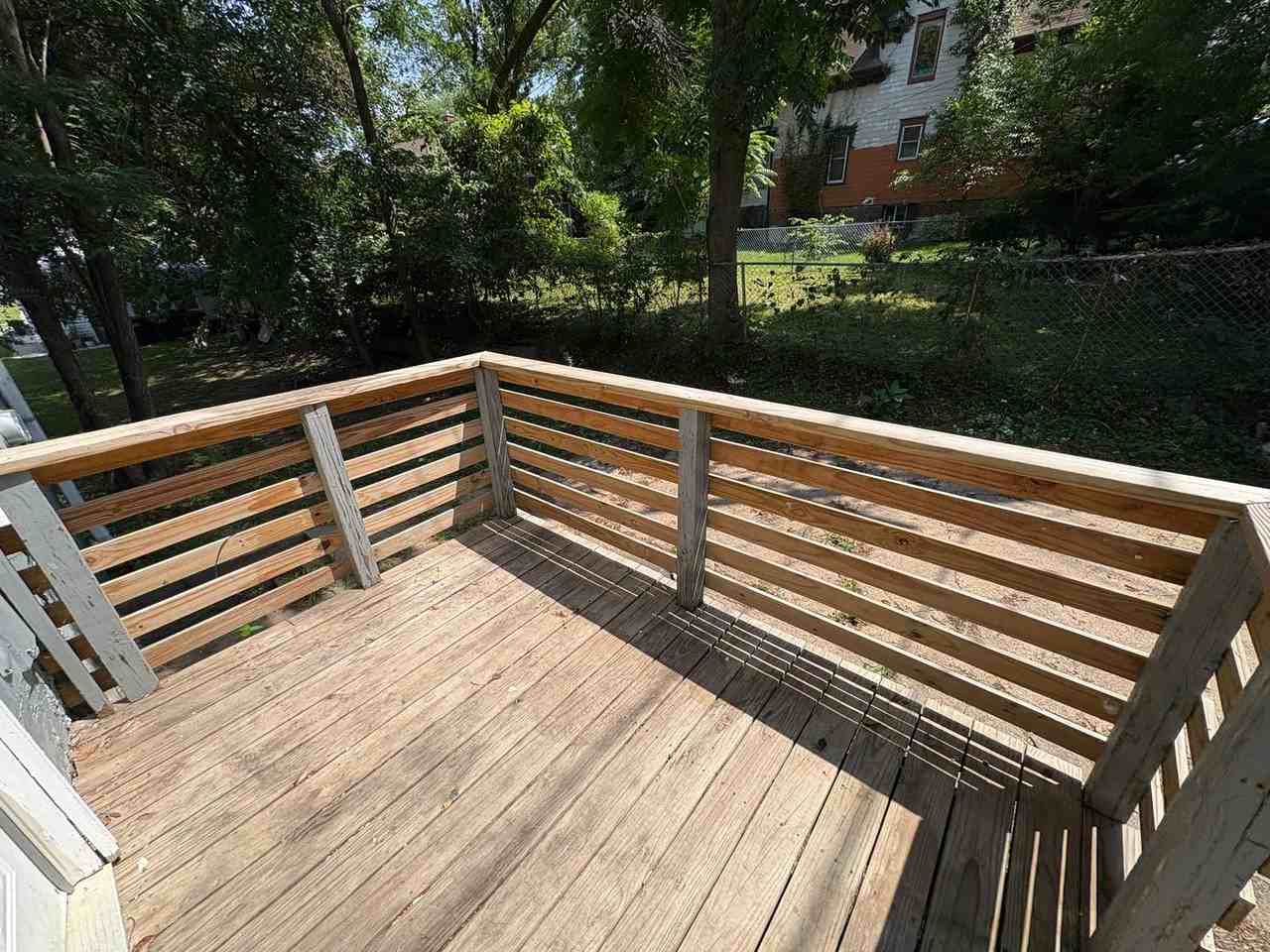 1411 Center St - Photo 4 of 15