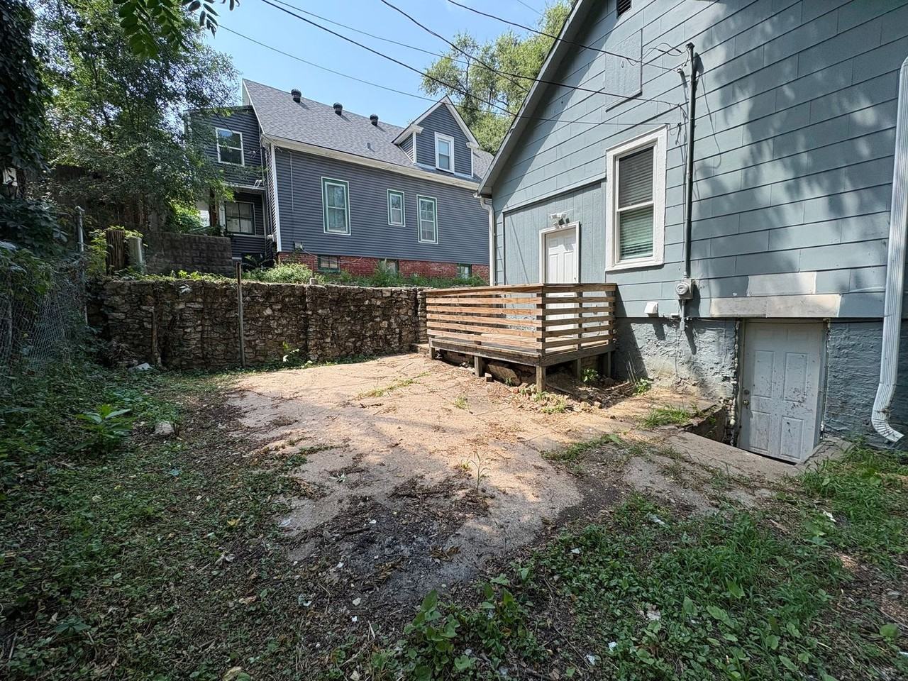 1411 Center St - Photo 6 of 15