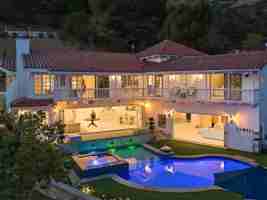 featured image of 1423 Floresta Pl