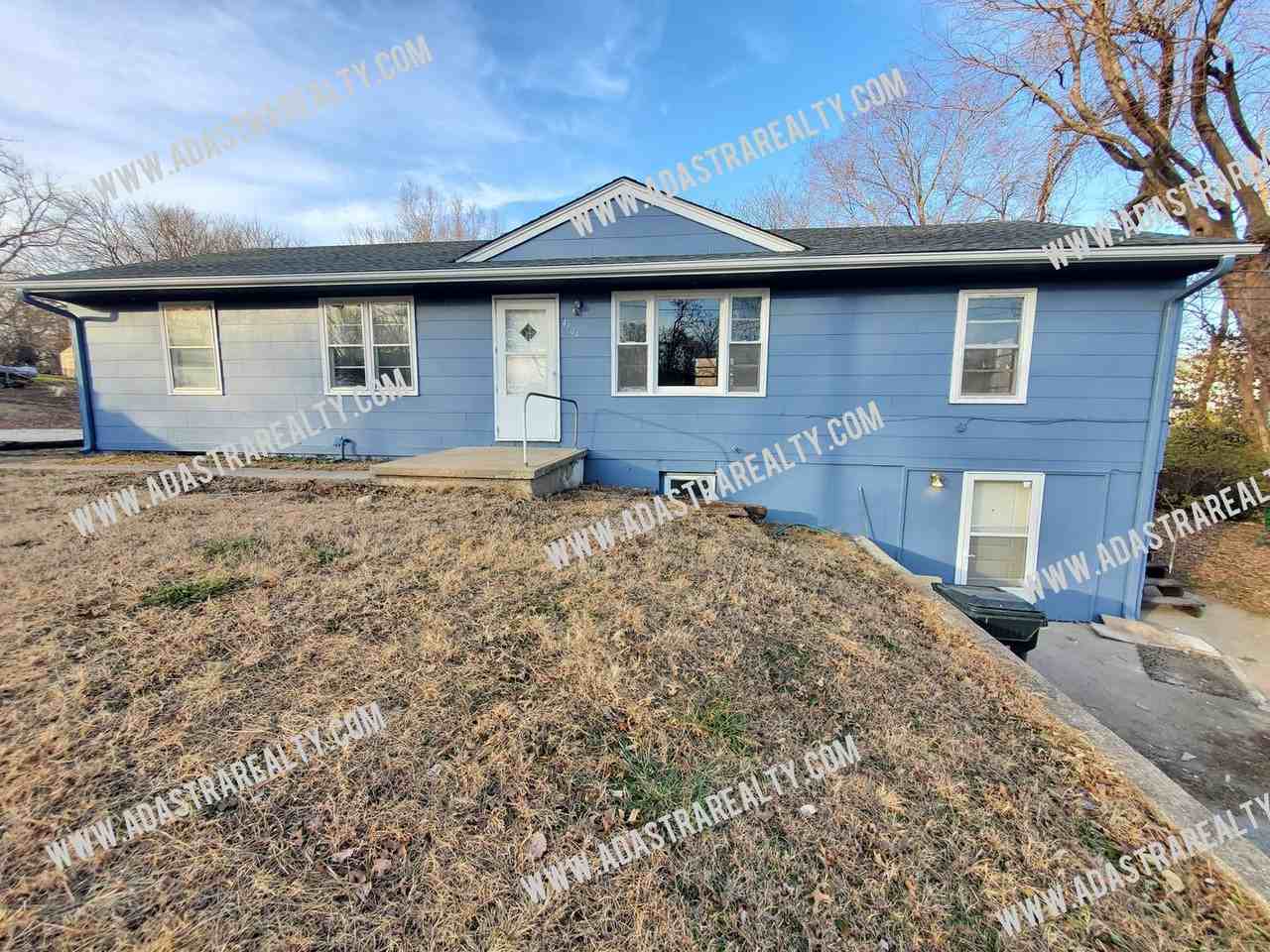 4904 Ne 44th Ter - Photo 2 of 17