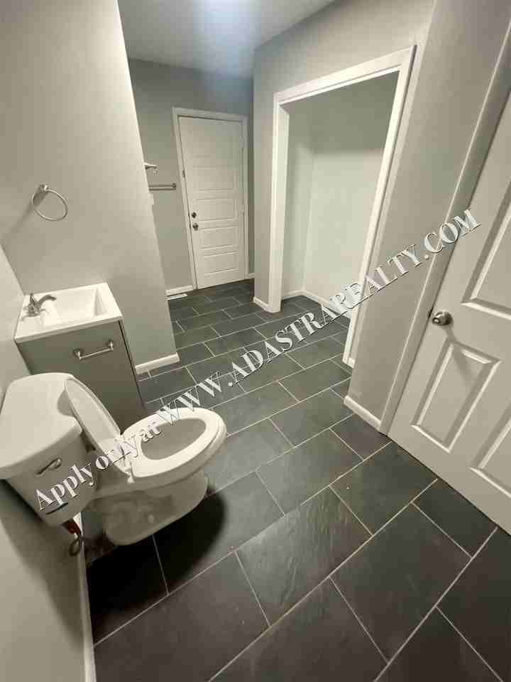 4904 Ne 44th Ter - Photo 6 of 17