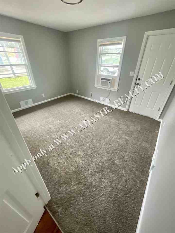 4904 Ne 44th Ter - Photo 7 of 17