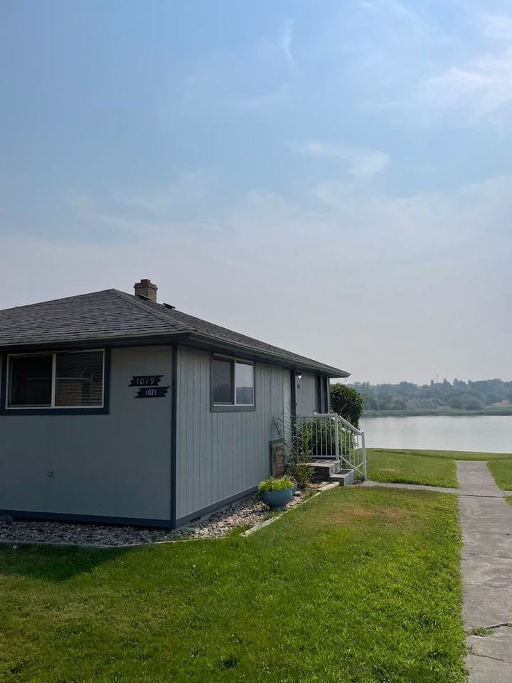 1019 W Lakeside Dr - Photo 2 of 20