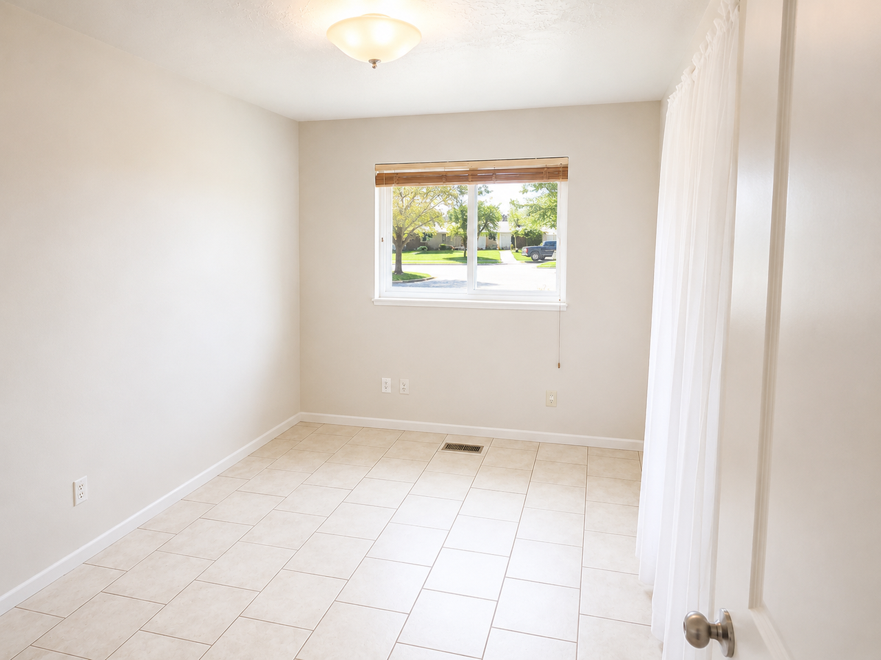 462 W 175 N - Photo 7 of 21