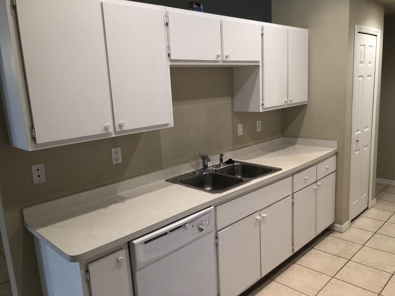 4537 Sw 10th Ave - Photo 2 of 23