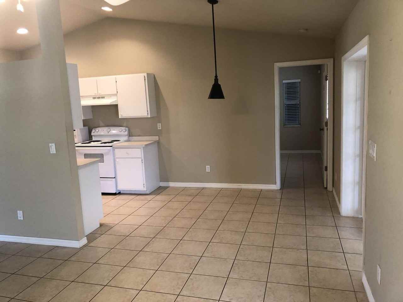 4537 Sw 10th Ave - Photo 5 of 23