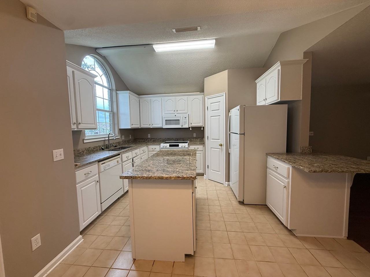 53 Michael Ln - Photo 4 of 36