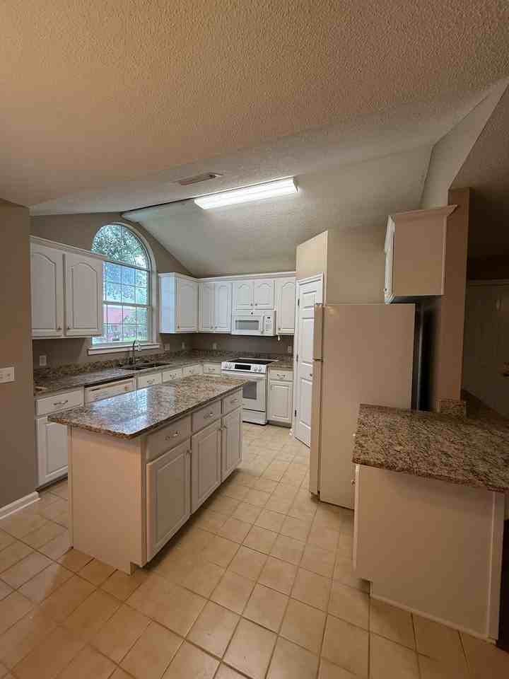 53 Michael Ln - Photo 6 of 36