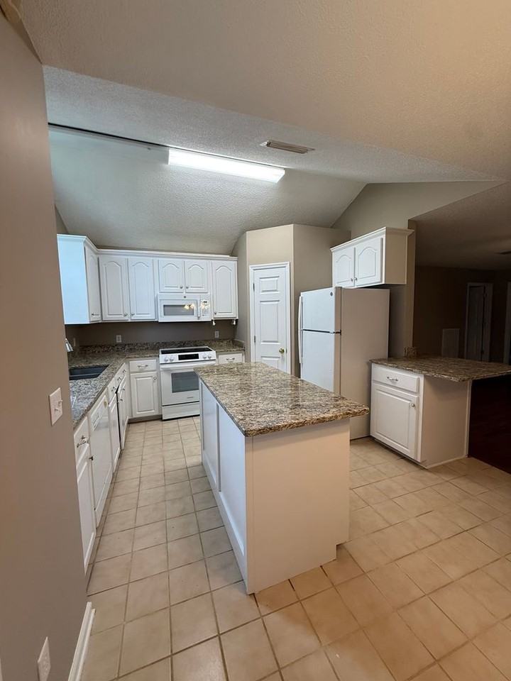 53 Michael Ln - Photo 7 of 36