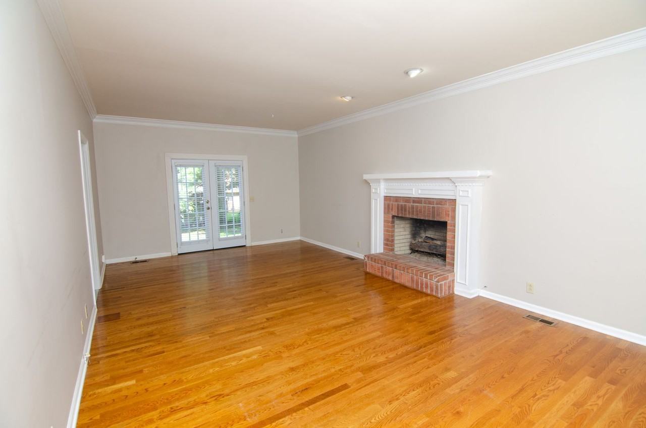 1144 Hunters Chase Dr - Photo 3 of 29