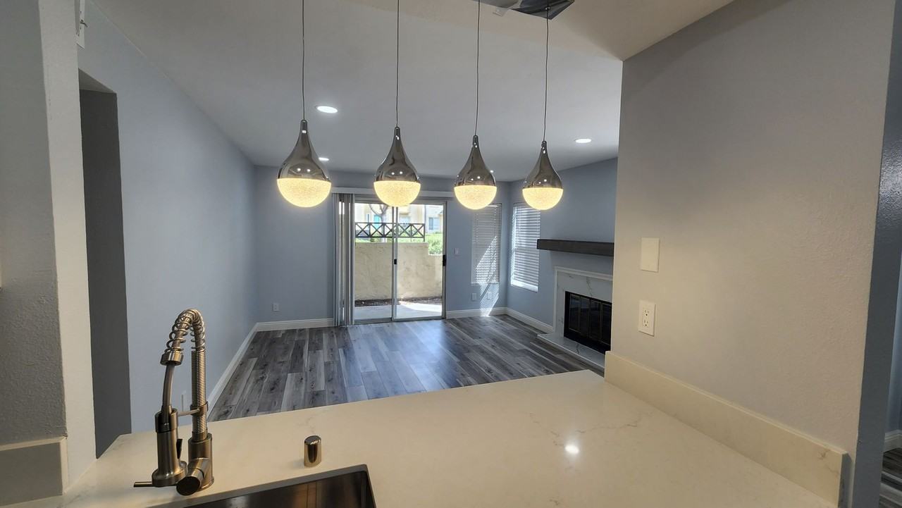 2047 Lakeridge Cir #104 - Photo 4 of 22