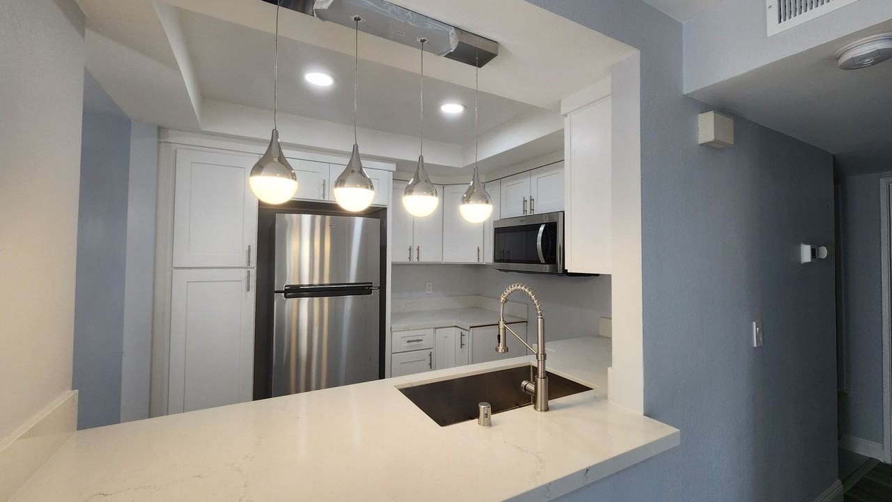 2047 Lakeridge Cir #104 - Photo 5 of 22