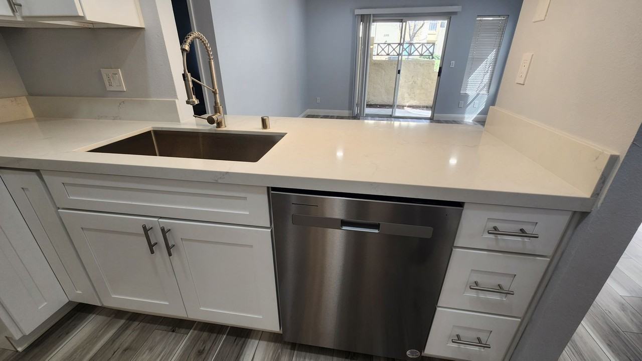 2047 Lakeridge Cir #104 - Photo 6 of 22