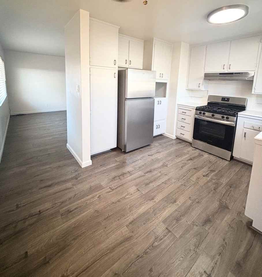 232 1/2 S G St - Photo 2 of 9