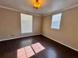 featured image of 826 W Kansas Ave