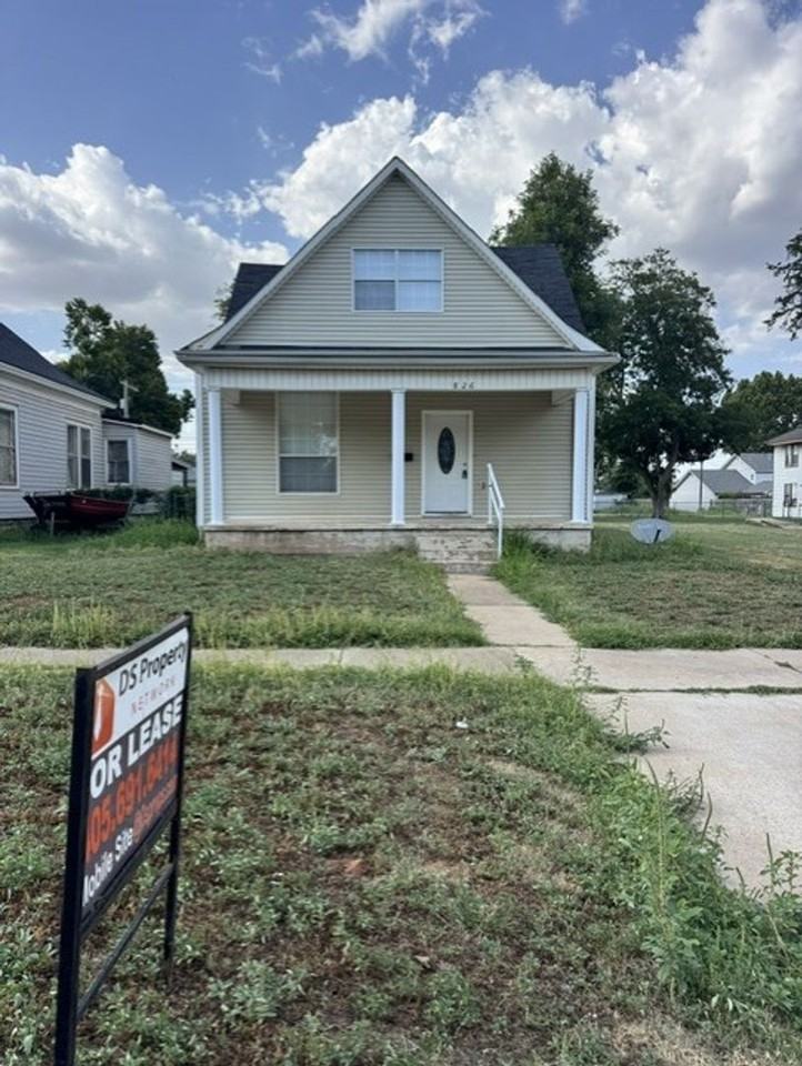 826 W Kansas Ave - Photo 3 of 17