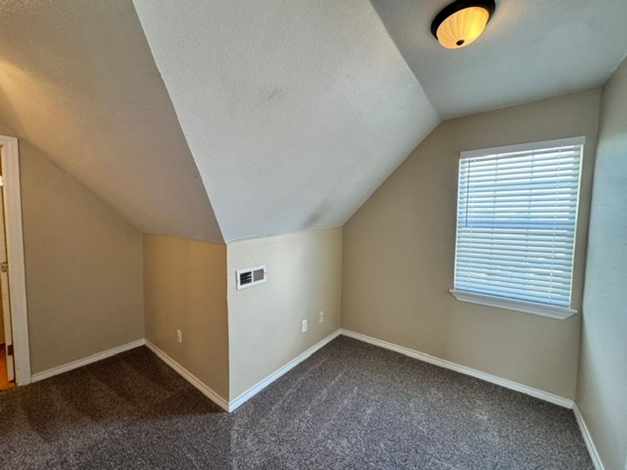826 W Kansas Ave - Photo 6 of 17