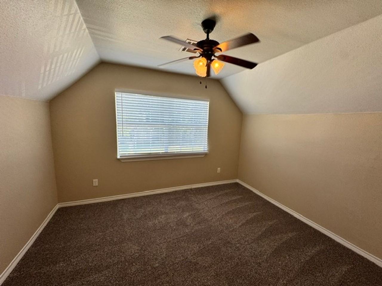 826 W Kansas Ave - Photo 7 of 17