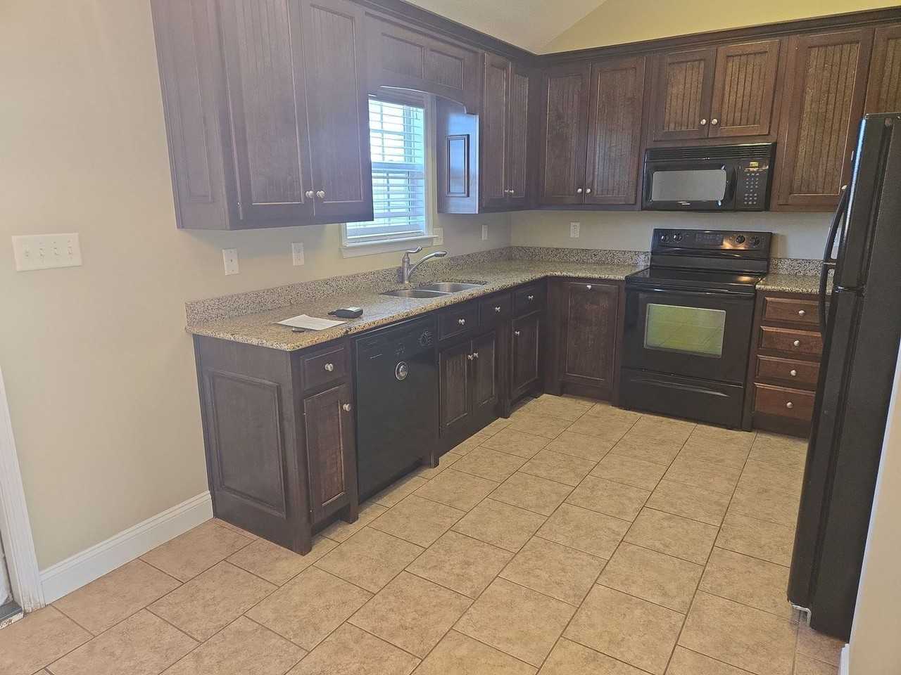 4916 Grant Dr - Photo 3 of 18