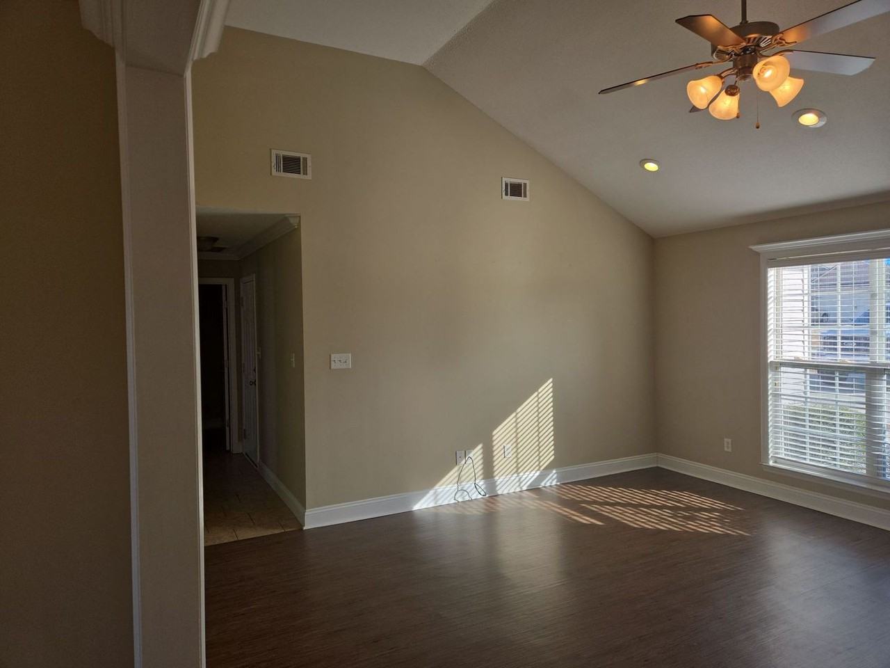 4916 Grant Dr - Photo 4 of 18