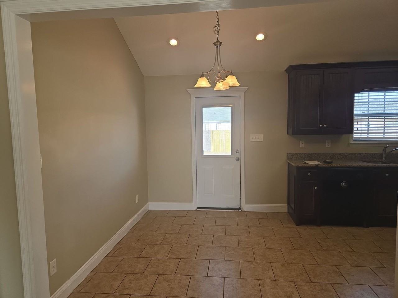 4916 Grant Dr - Photo 7 of 18